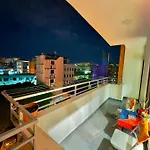 Charming And Bright Tirana Center Apartament